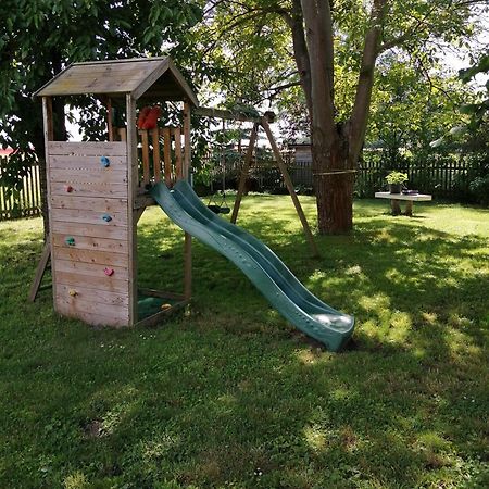 Ferienwohnung Moni Kitzscher Bagian luar foto